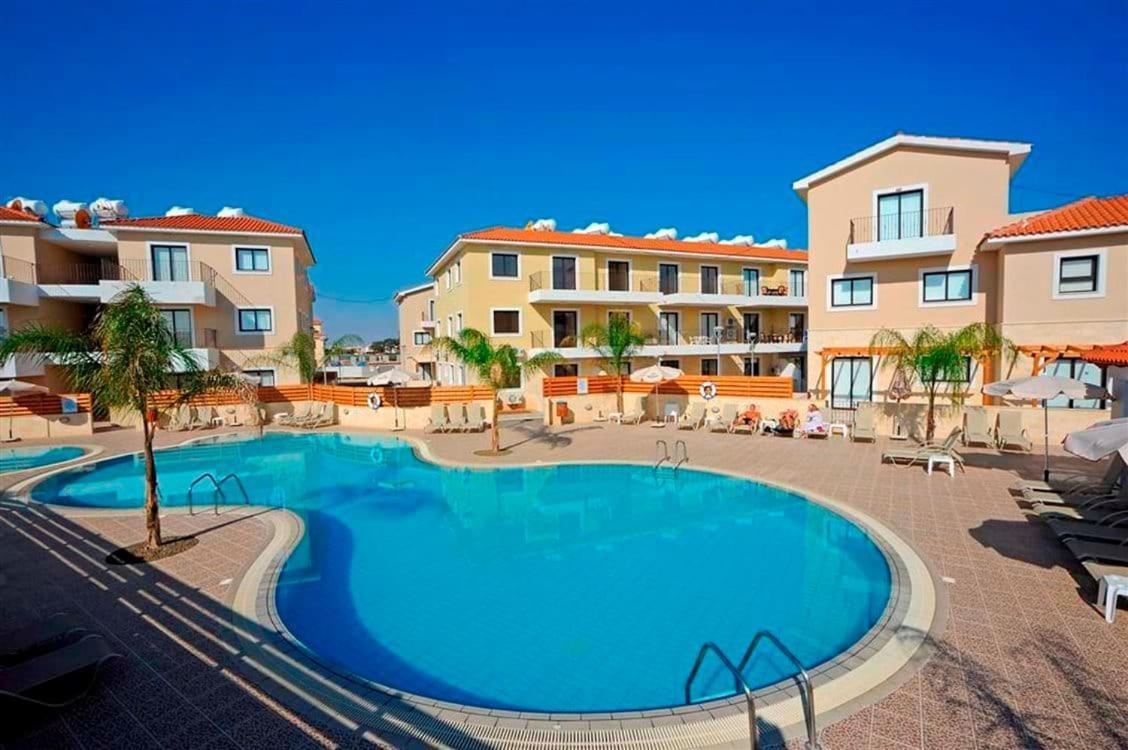 Stay Kyklades Resort & Spa Paralimni Buitenkant foto